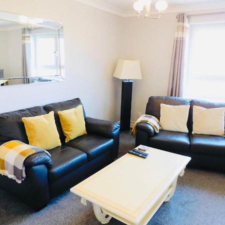 Beautiful 3 Bedroom Apt, Mins From Glasgow Airport, M8 & Sec Paisley Exterior photo