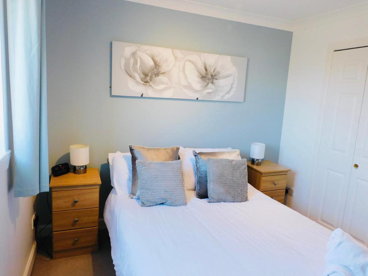 Beautiful 3 Bedroom Apt, Mins From Glasgow Airport, M8 & Sec Paisley Exterior photo