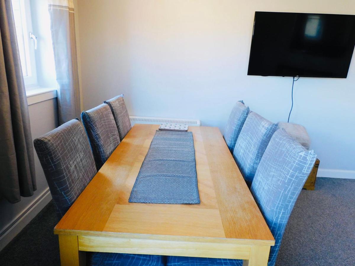 Beautiful 3 Bedroom Apt, Mins From Glasgow Airport, M8 & Sec Paisley Exterior photo