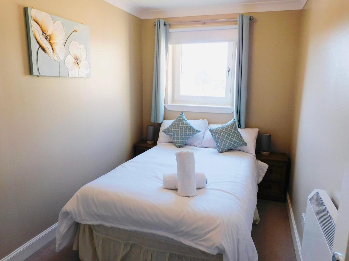 Beautiful 3 Bedroom Apt, Mins From Glasgow Airport, M8 & Sec Paisley Exterior photo